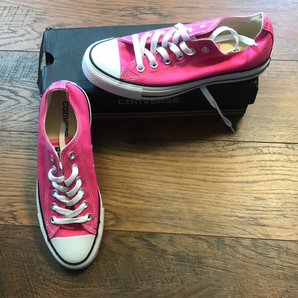 Converse Shoes - Low top Converse